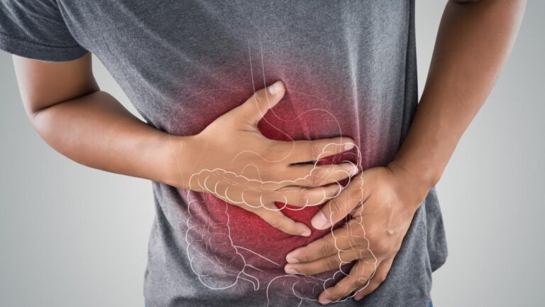 Dolor en el costado derecho debajo de las costillas hombre: causas