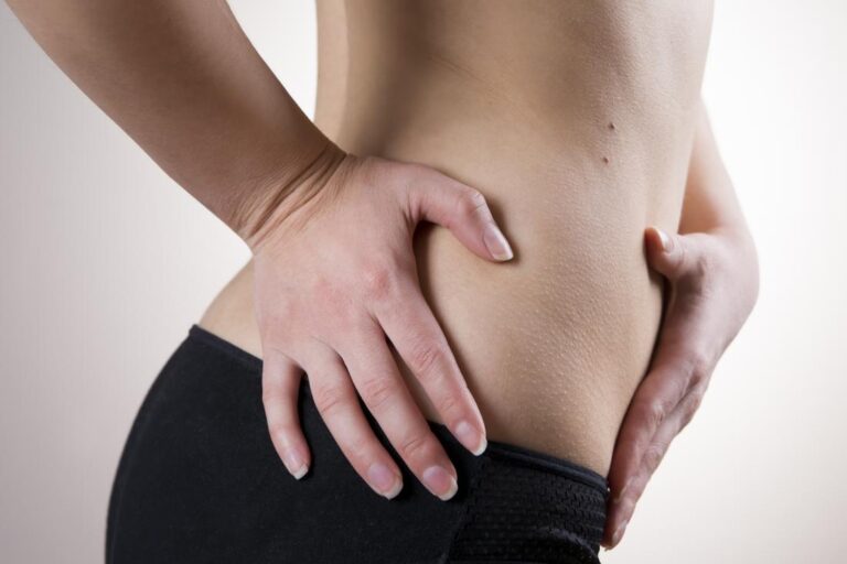 Dolor abdominal flanco derecho: causas y soluciones