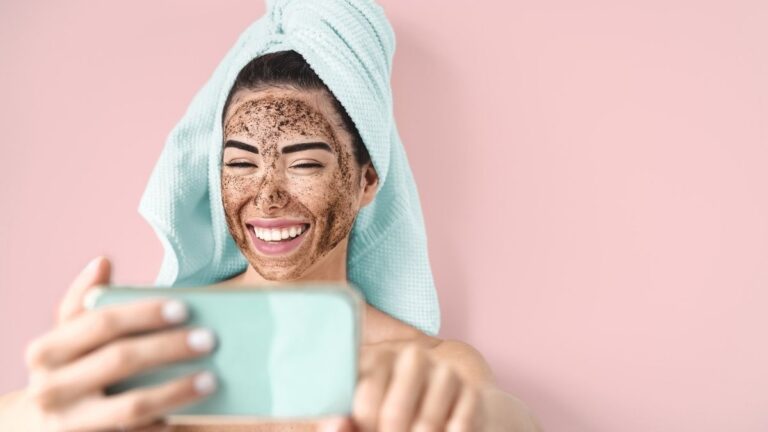 Exfoliación con café: beneficios para tu piel revelados