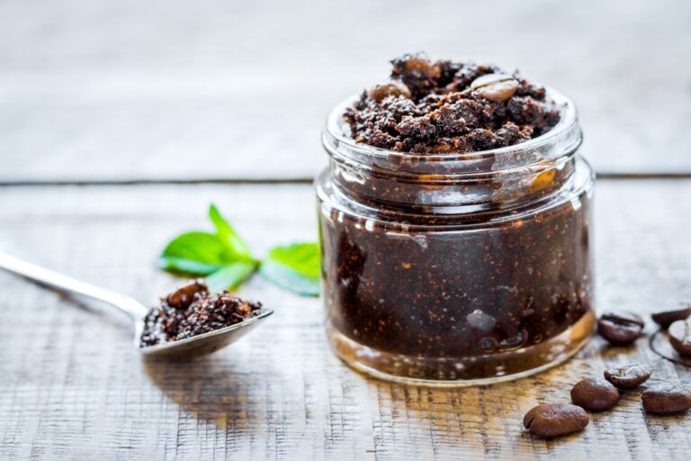 Exfoliante para la cara casero con café: fácil y efectivo