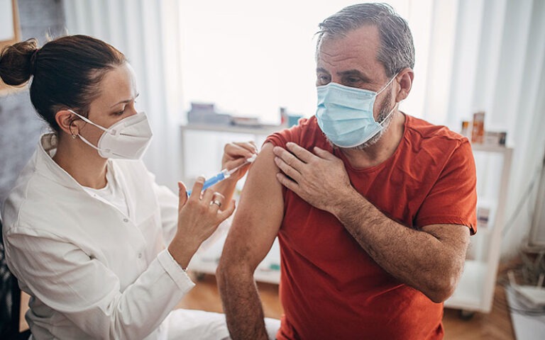 Vacuna herpes zóster: ¿qué es y quiénes deben recibirla?